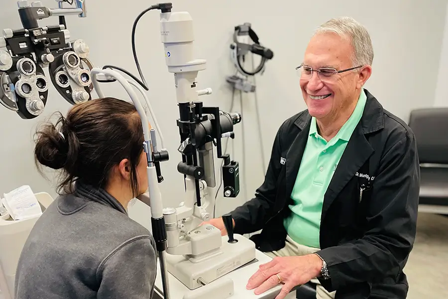 dr montgomery giving an eye exam at tennessee eye care in lenoir city